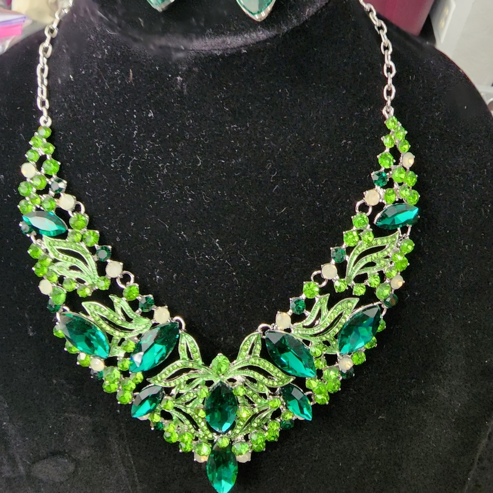 Emerald Green Crystal Chocker & Earrings Set
